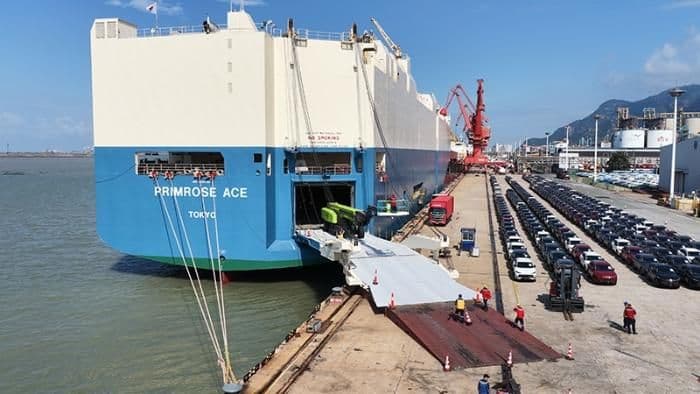 Ro-Ro vehicle carrier loading at the port